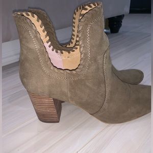 Lucky Brand Women’s Olive Bootie Heels (size 9.5)